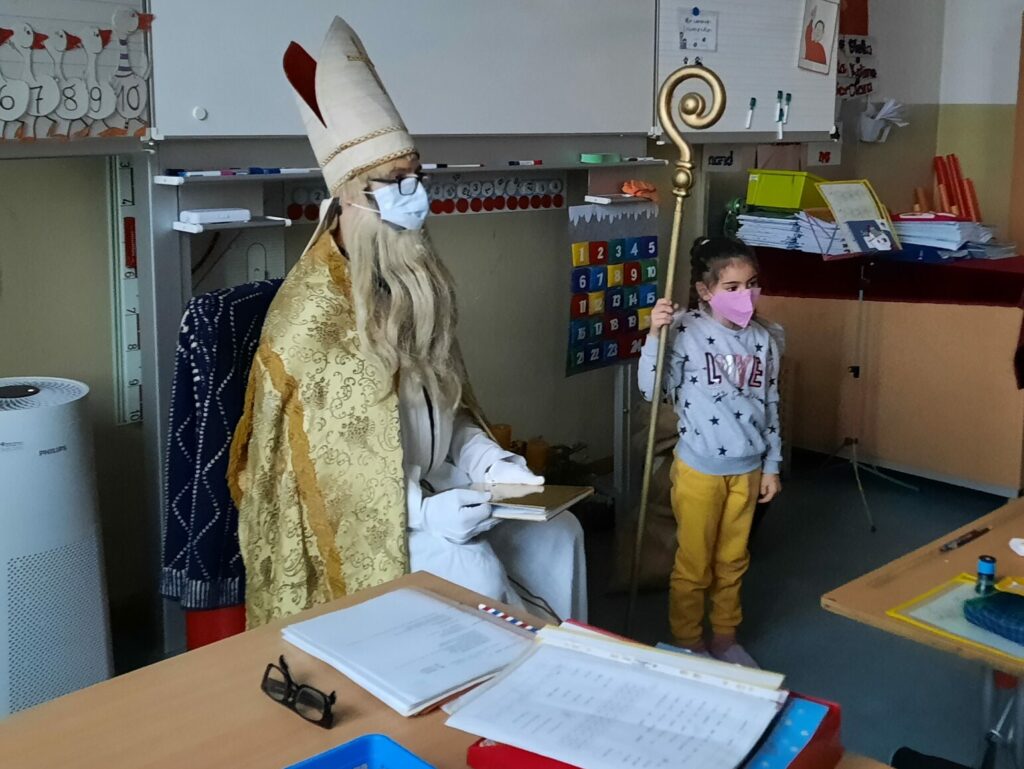 Der Nikolaus an der Ichoschule