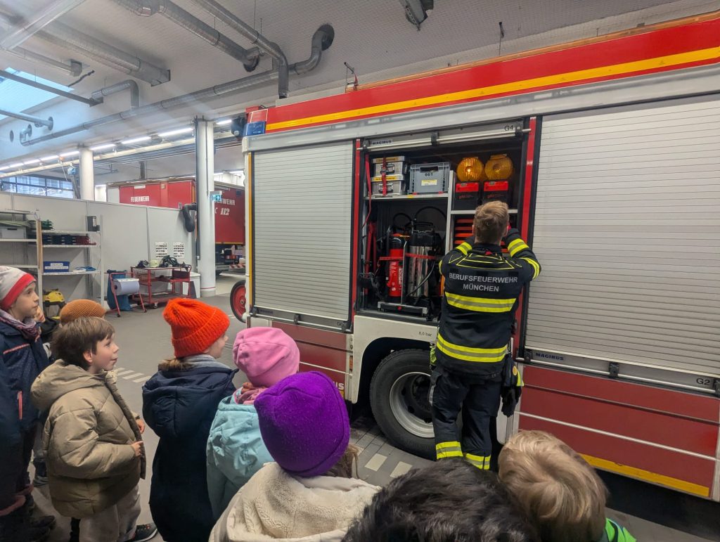 Feuerwehrbesuch der 3. Klassen